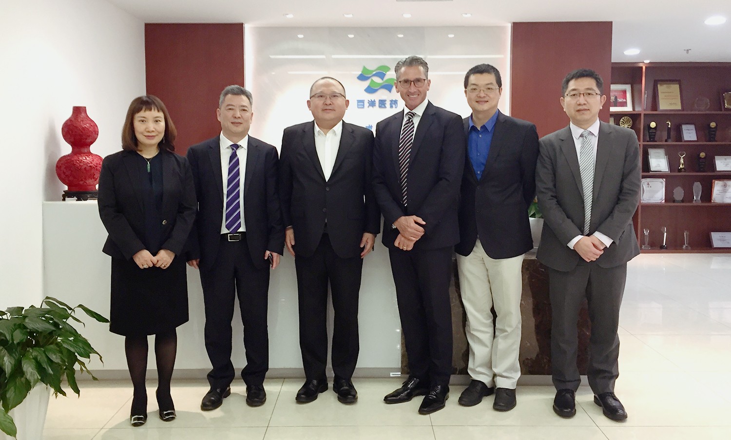 2018qy球友会QY医药与美国领先医疗器械企业 AtriCure 就心房颤动解决方案达成战略合作.jpeg